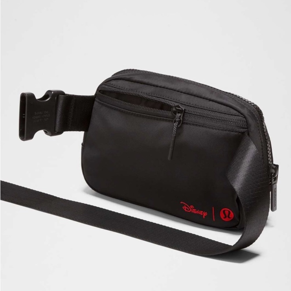 Disney x Lululemon *Everywhere Belt Bag 1L Mickey in Motion Graphic, Black - Picture 3 of 6